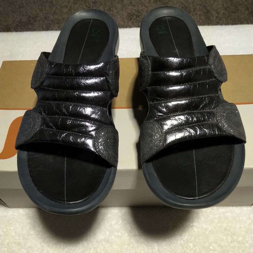 BRAND NEW Nike G Series Flat Sandals